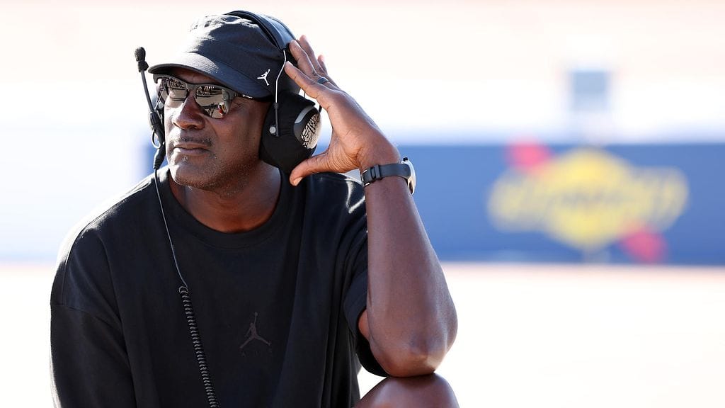 Michael Jordan on tuttu näku osittain omistamansa Nascar-tallin kilpailuissa. Ex-lajinsa koripallon puolella hän on pitänyt matalampaa profiilia.