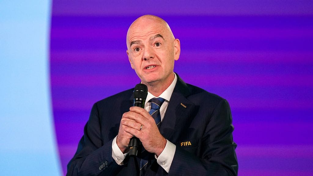 Gianni Infantino on myrskyn keskellä.