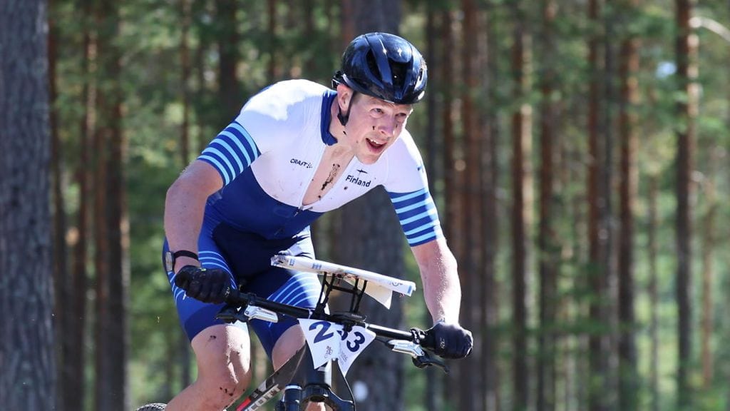 Samuel Pökälä pyöräsuunnisti maailmanmestariksi keskimatkan jälkeen seuraavana päivänä pitkällä matkalla.