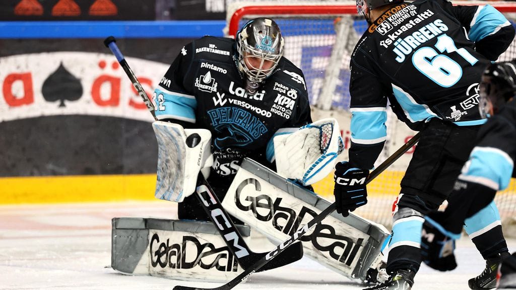 Maalivahti Patrik Bartosak on Pelicansin tärkein yksittäinen pelaaja.