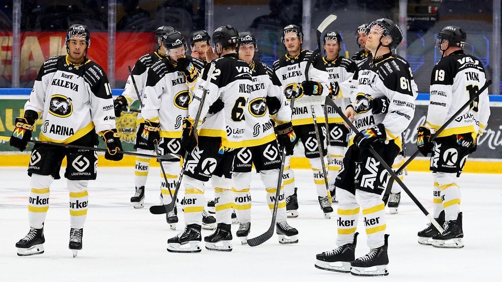 Oulun Kärpillä oli viime kaudella sen heikoin sarjasijoitus SM-liigassa koskaan.