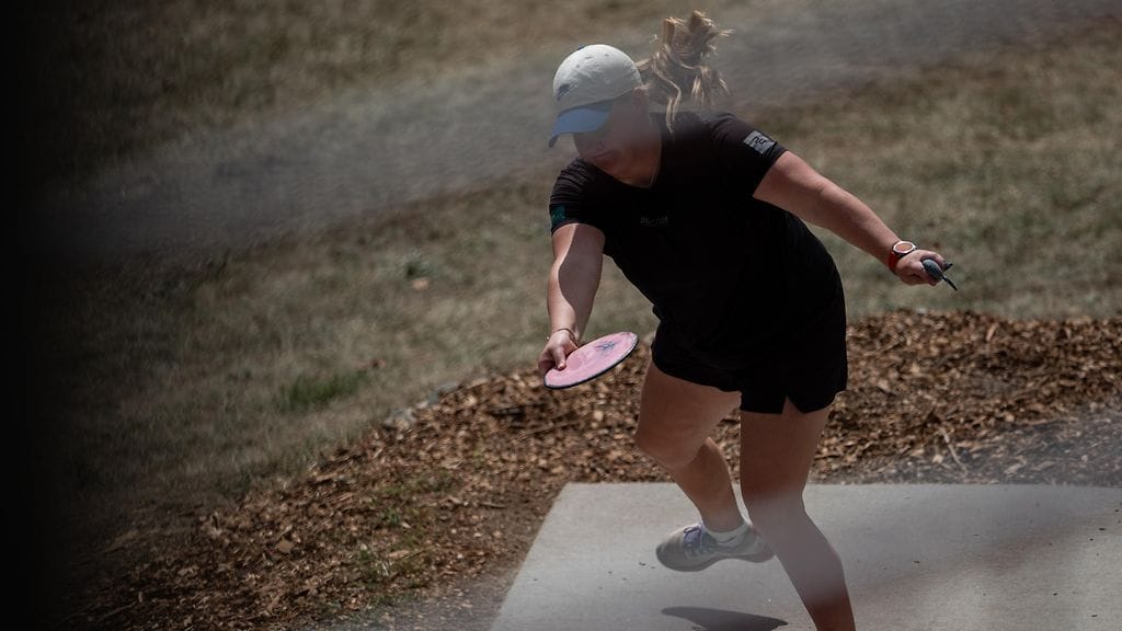 Eveliina Salonen johtaa selvästi frisbeegolfin MM-kisoissa.