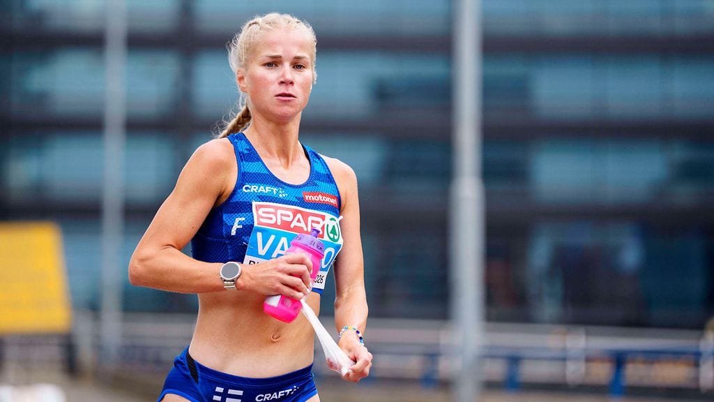 Alisa Vainio juoksi ylivoimaiseen voittoon Ruotsi-ottelun 10 000 metrillä.