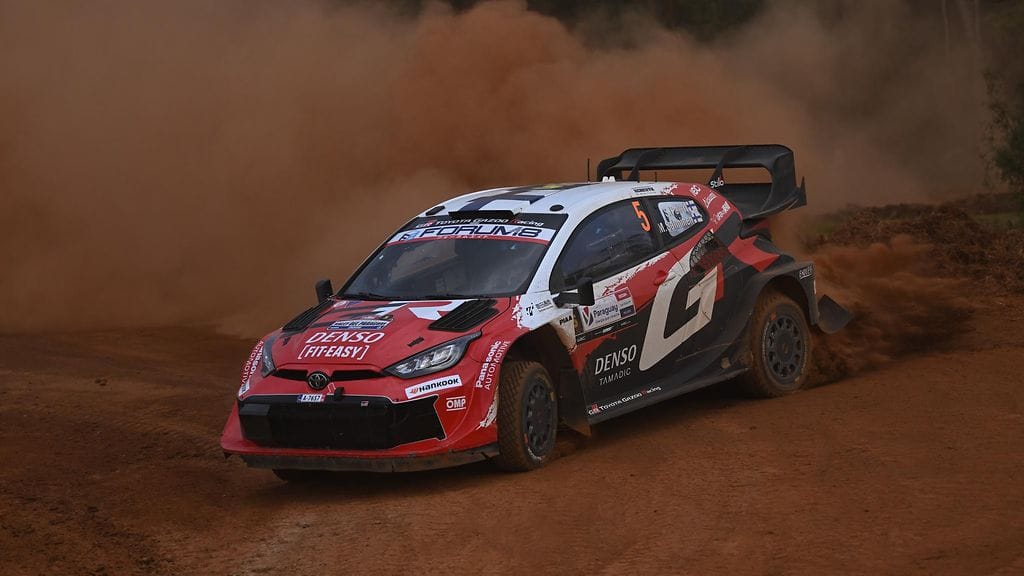 Sami Pajari johtaa selkeällä erolla Paraguayn MM-rallia.