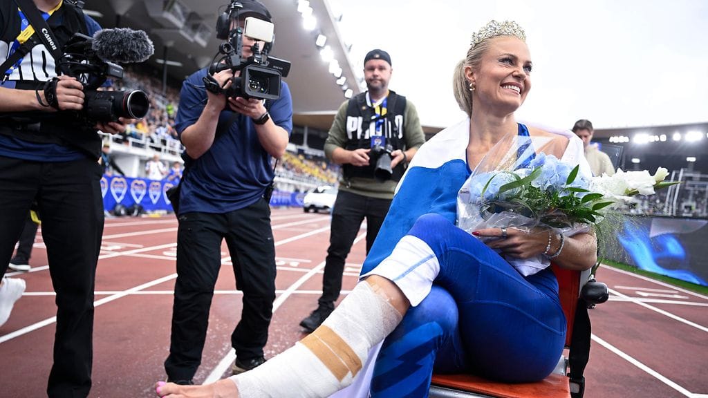 Lotta Haralaa juhlittiin epäonnisen päätösjuoksun jälkeen hiukan suunnitellusta poiketen.