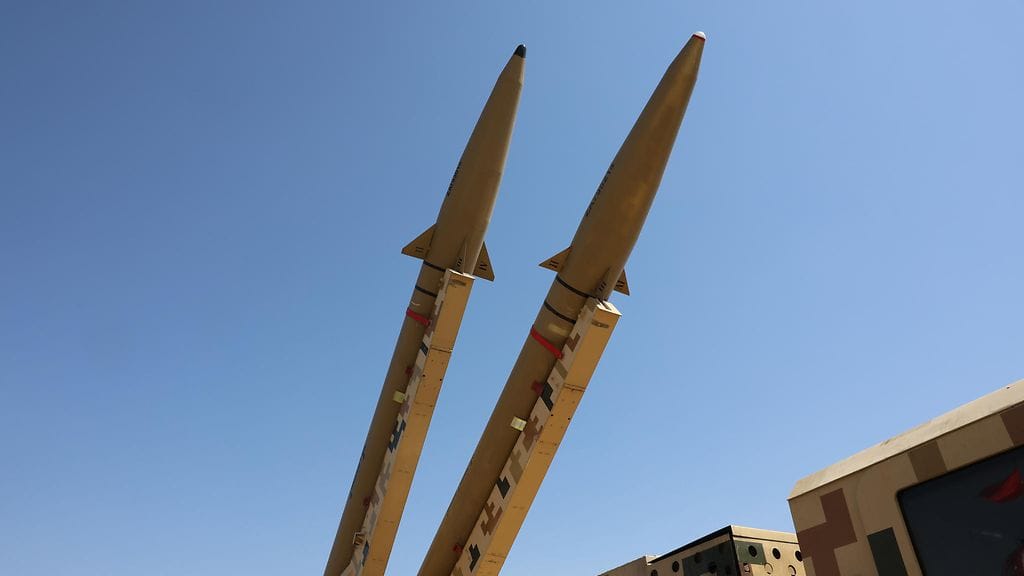 Kuvituskuvassa iranilainen lyhyen kantaman ballistinen ohjus esillä Teheranissa heinäkuussa 2026.