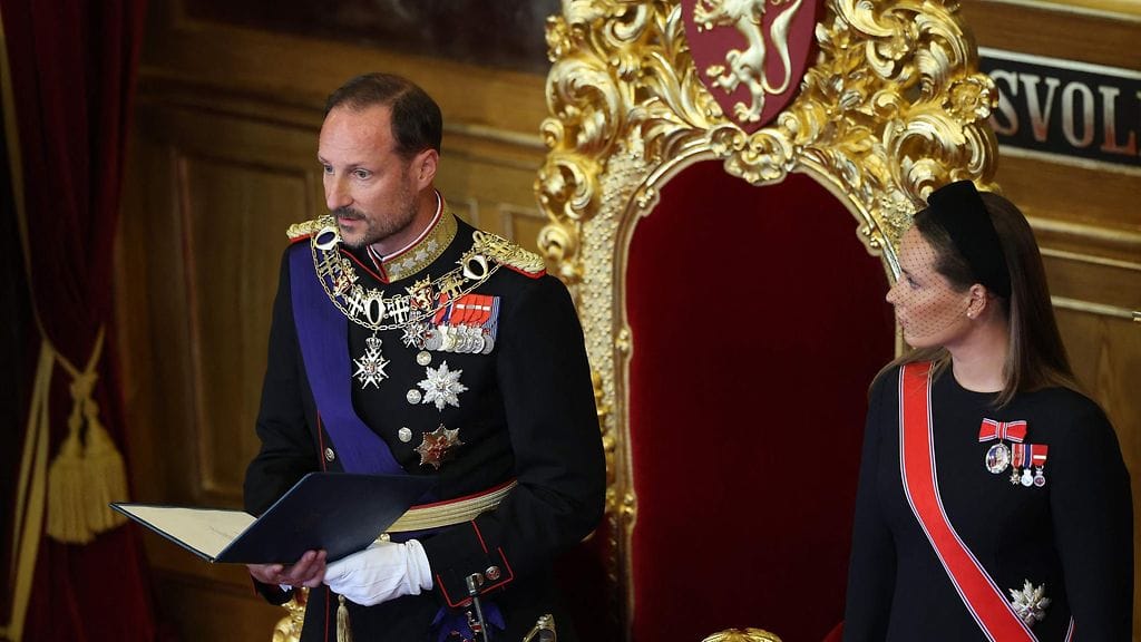 LK Kuningas Haakon vannoo valan 010926