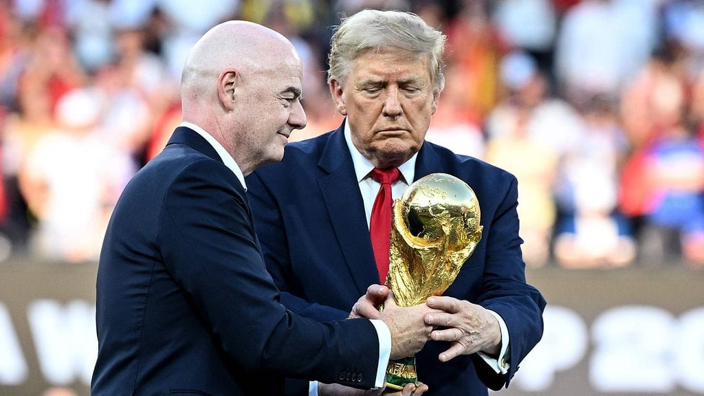Donald Trumpin ja Gianni Infantinon välit herättivät ihmetystä ennen ja jälkeen MM-kisojen.