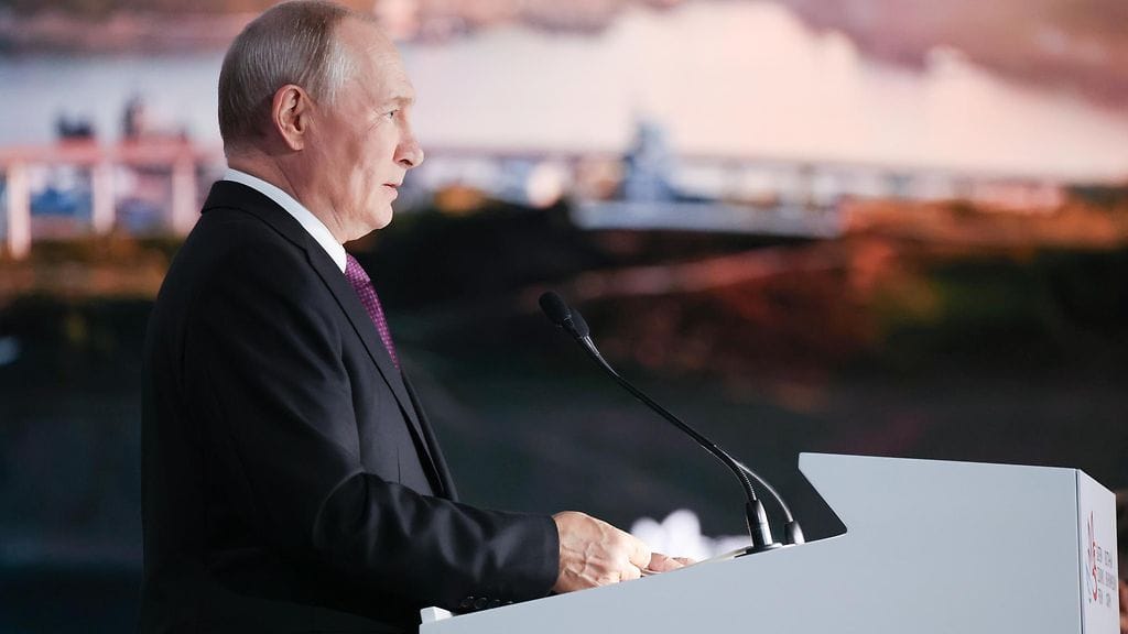 Venäjän presidentti Vladimir Putin puhumassa talousfoorumissa (Eastern Economic Forum EEF) 3. syyskuuta 2026.