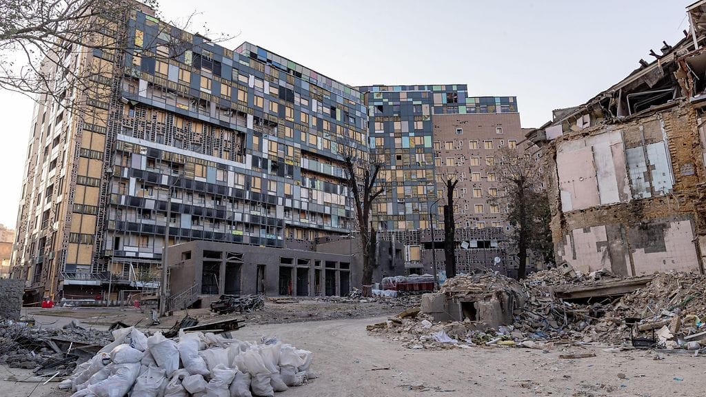 Lastensairaala Kiovassa vaurioitui pahasti ohjusiskussa heinäkuussa 2024.