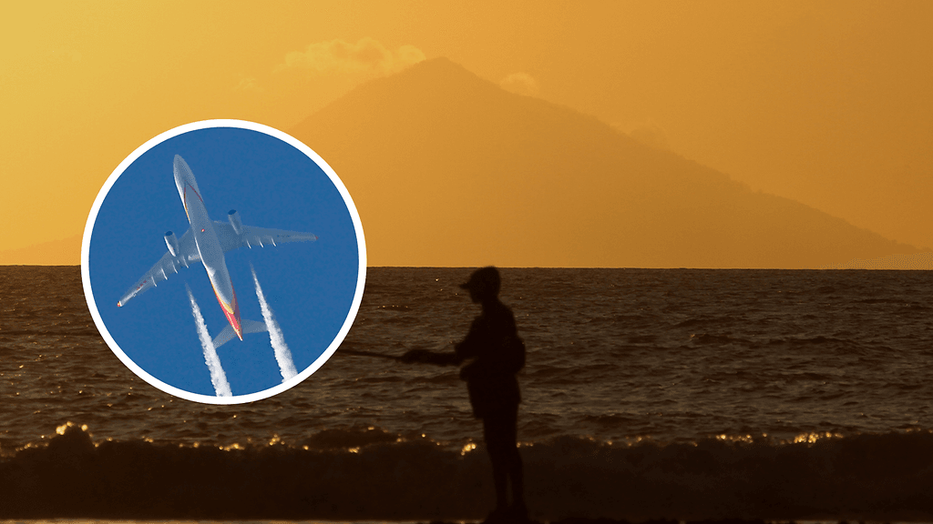 Kuvituskuva: Anak Krakatau -tulivuori taustalla.