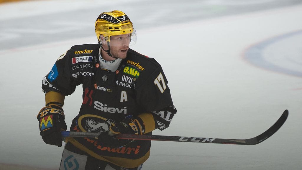 Mika Pyörälä saa kunniaa.