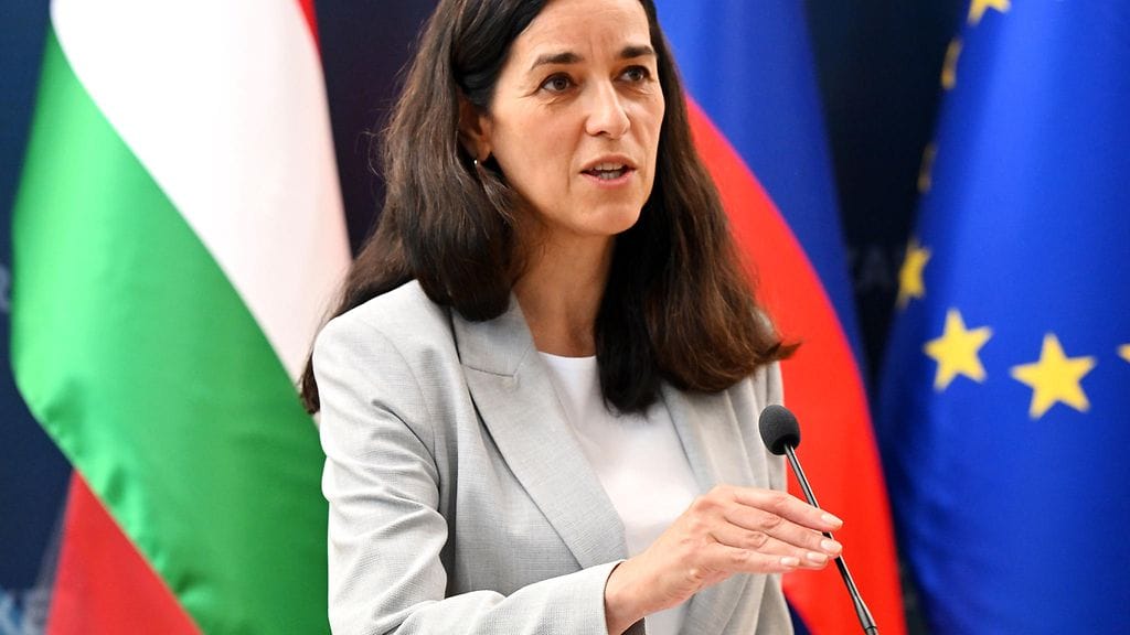 Unkarin ulkoministeri Anita Orbanin mukaan vuoropuhelu Venäjän kanssa kuitenkin jatkuu.