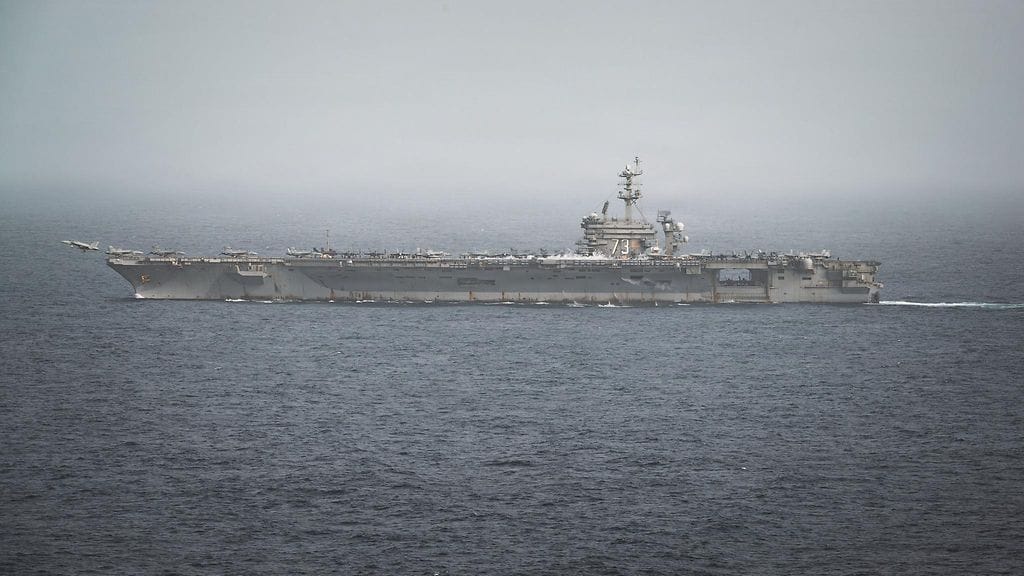 Yhdysvaltain lentotukialus USS George Washington 1. syyskuuta.