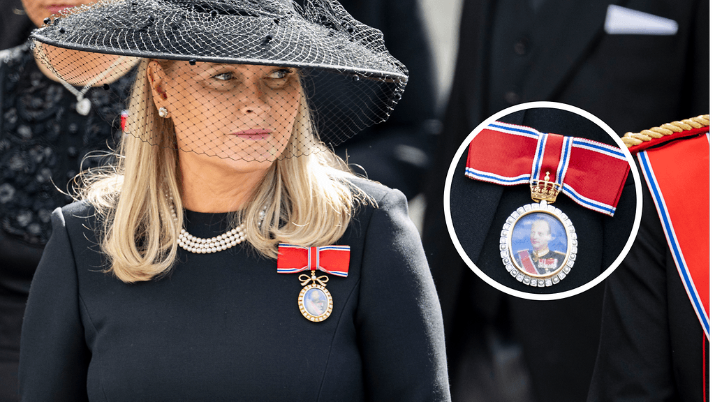 Kuningatar Mette-Maritin rinnuksissa oli kuningas Haraldin kunniamerkki.
