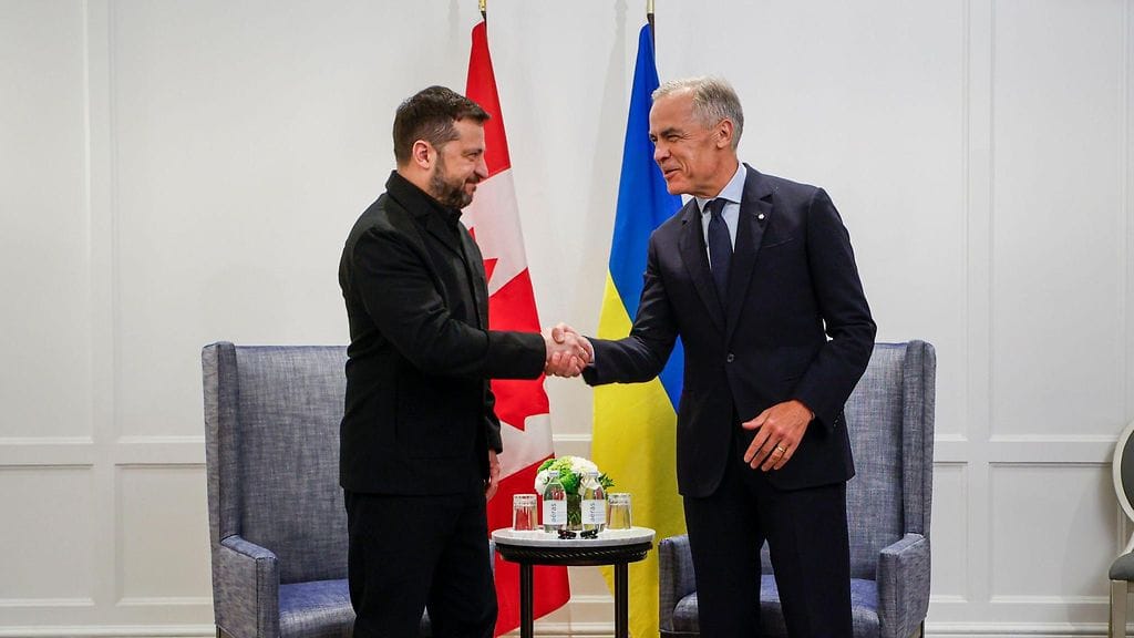 Ukrainan presidentti Volodymyr Zelenskyi ja Kanadan pääministeri Mark Carney kättelivät Calgaryssa 10. syyskuuta 2026.