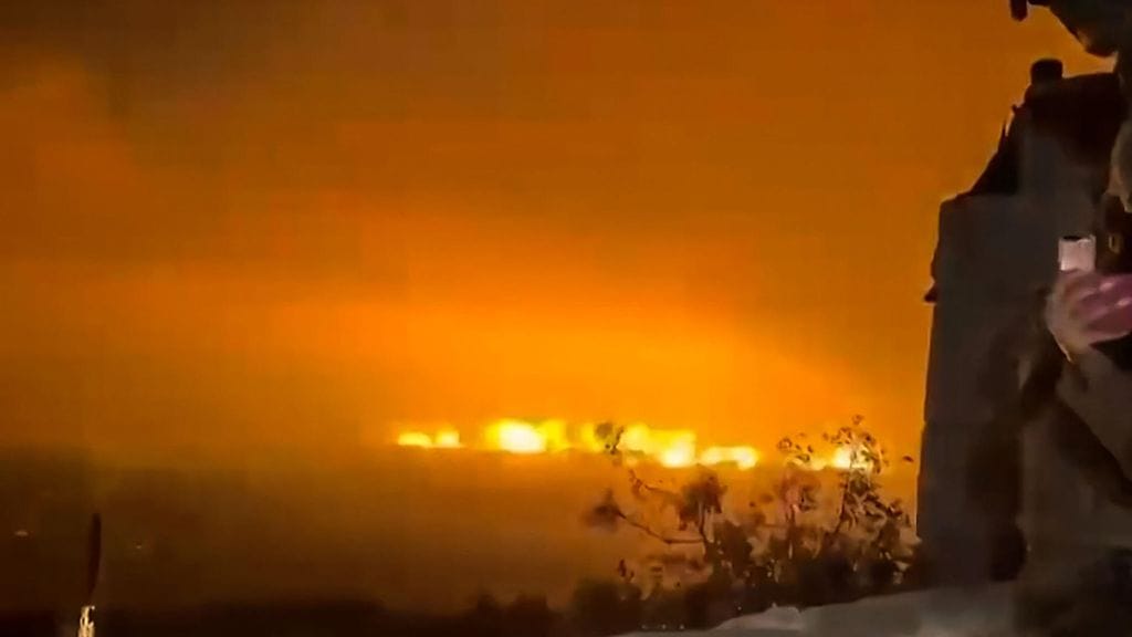 Kuvakaappaus videolta, jonka Israelin puolustusministeri Israel Katz jakoi X:ssä 10. syyskuuta 2026. Kuvassa näkyy hetki, jolloin räjähdys Israelin mukaan tuhosi Hizbollahin maanalaista infrastruktuuria Ali al-Taherin alueella Etelä-Libanonissa.