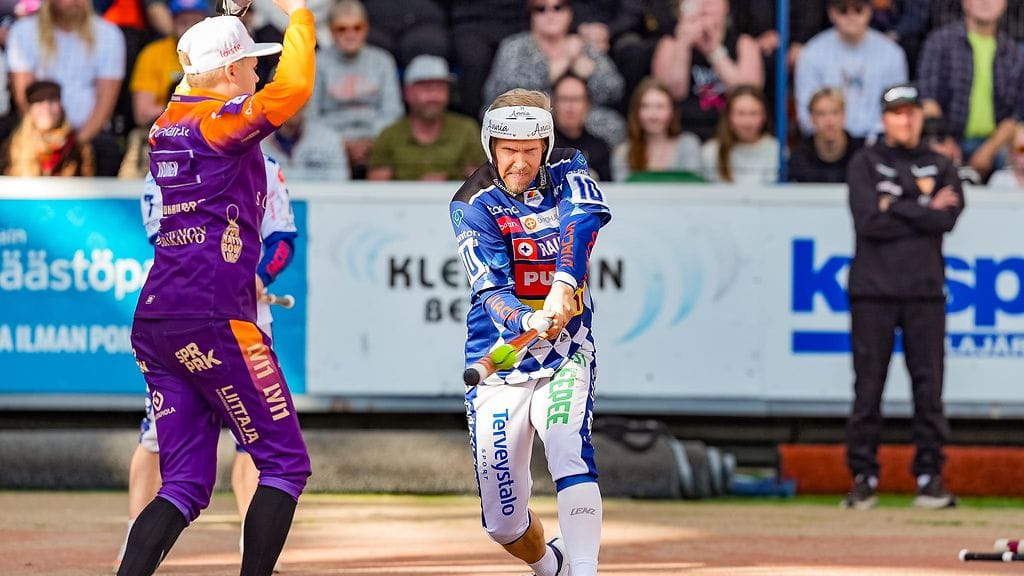 Runkosarjan ylivoimainen lyöjäkuningas Henri Puputti ratkaisi avausfinaalin voiton Vimpelin Vedolle supervuorossa.