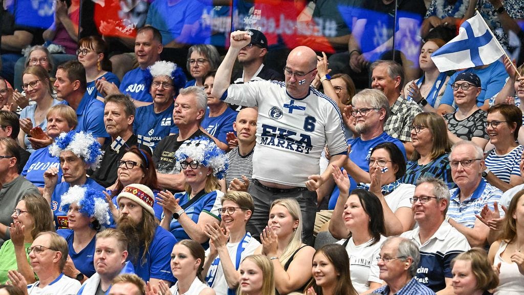 Yleisö on viihtynyt ensikertalaisista lähtien Suomen miesten lentopallomaajoukkueen EM-otteluissa.