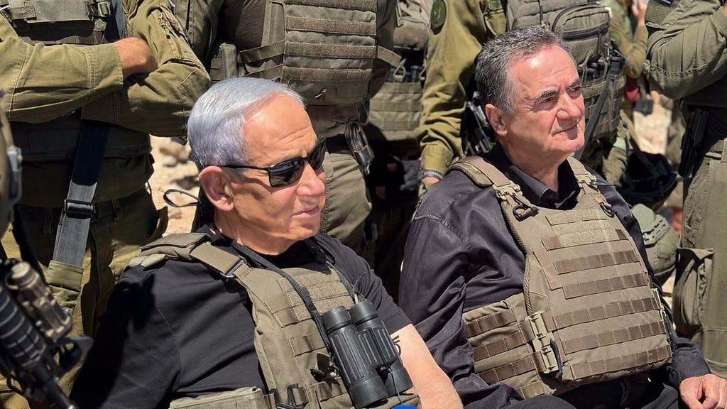 Israelin pääministeri Benjamin Netanjahu sekä puolustusministeri Israel Katz vierailivat israelilaisjoukkojen luona Hermonvuorella Syyrian rajan lähellä. Kuva on otettu 9. syyskuuta.