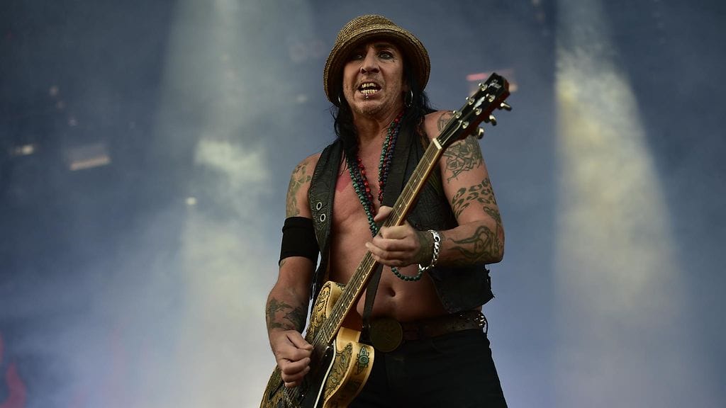 Dregen tunnetaan myös
Backyard Babies -yhtyeestä.