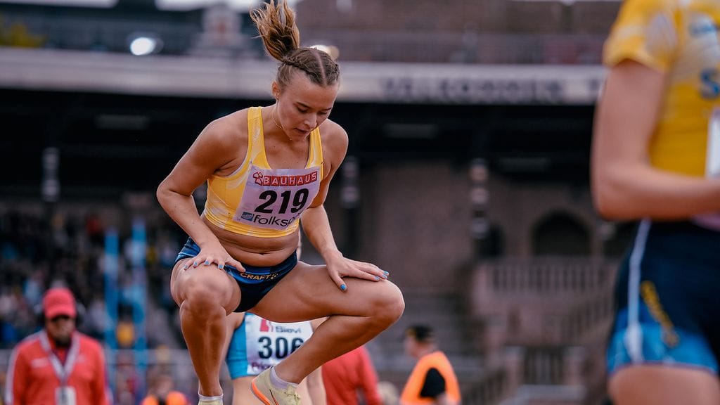 Julia Nielsen.