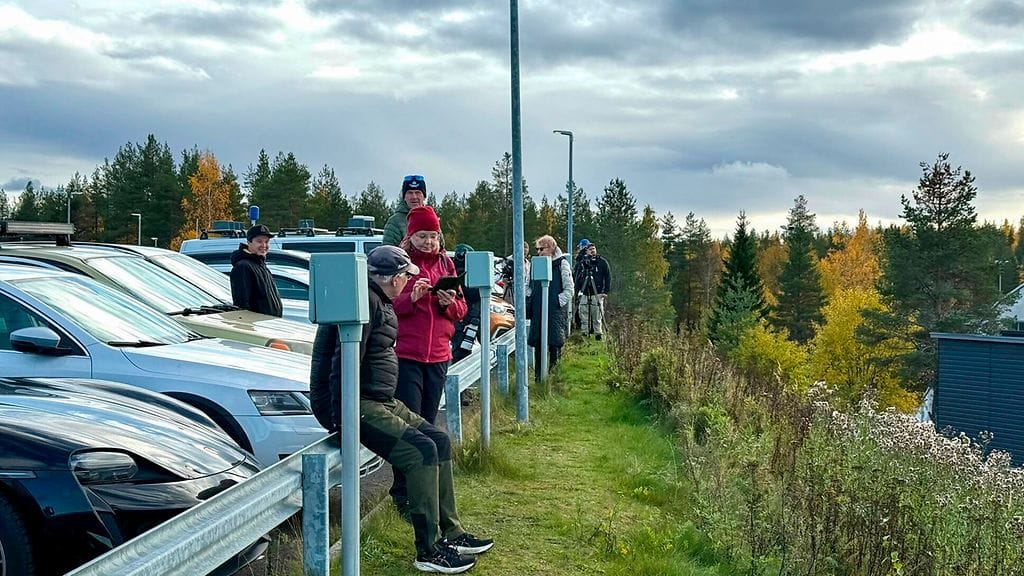 Ihmisiä F35 osottamassa