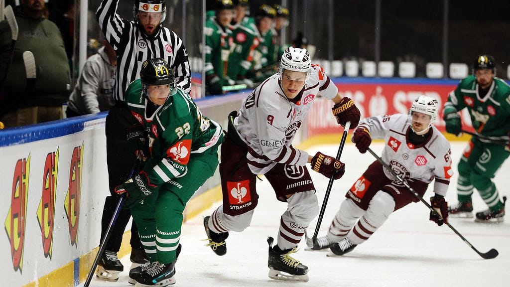 Jesse Puljujärvi (keskellä) on vauhdissa.