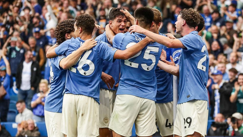 Brighton jyräsi Arsenalin yli Valioliigassa maalein 3–0.