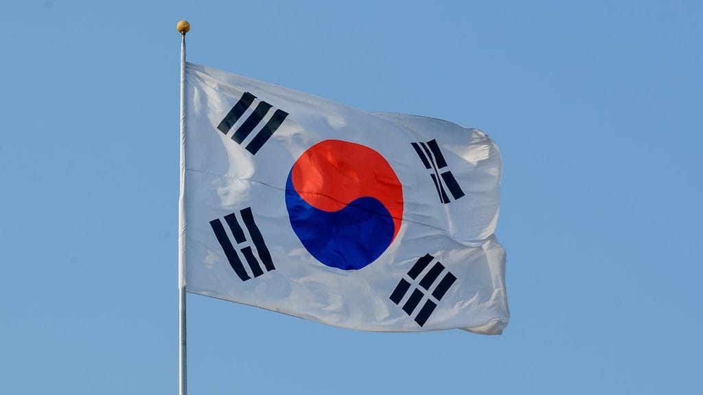 Etelä-Korean lippu liehui, mutta Pohjois-Korean kansallislaulu soi. Kuvituskuva.