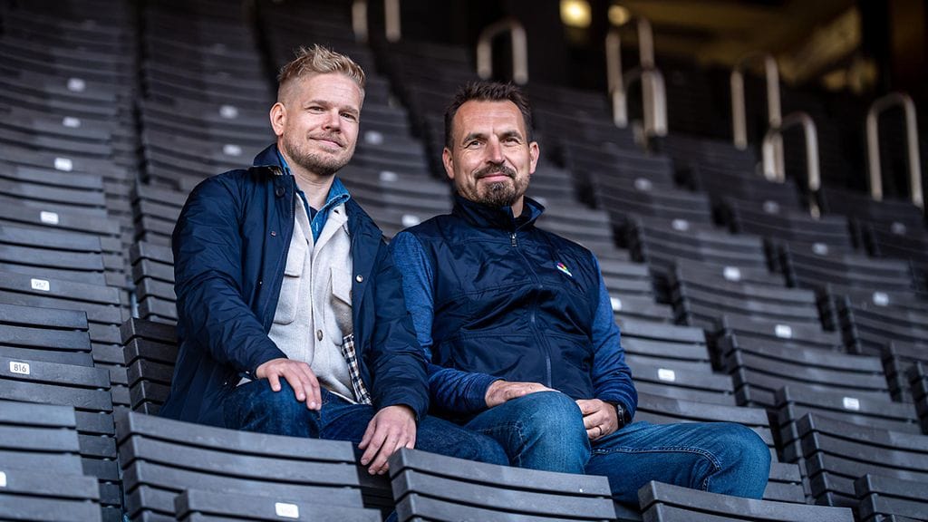 Kuvassa FDJ Unitedin Suomen general manager Joel Häkämies (vas.) ja Superpesis Oy:n hallituksen puheenjohtaja Vesa Karjalahti.