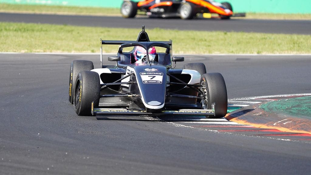 Luka Sammalisto, 18, ajoi Italian F4-luokan mestariksi.
