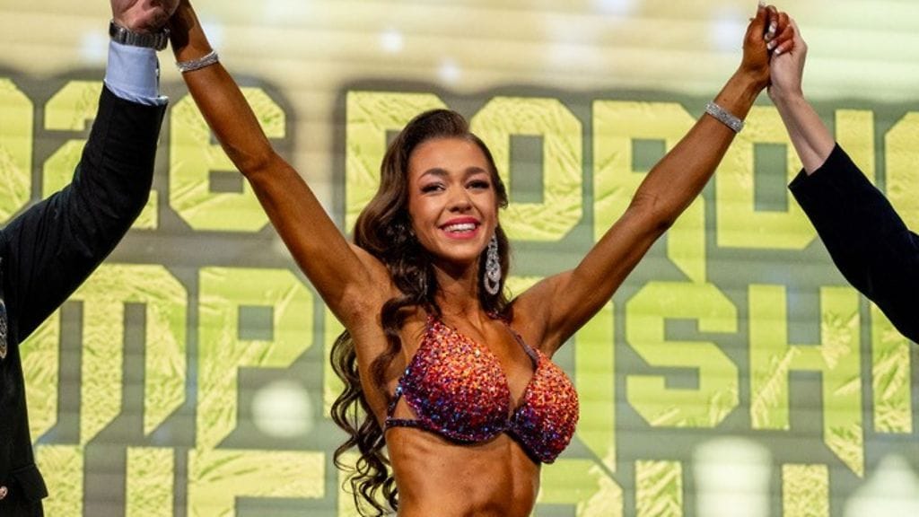 Eevi Seikkula juhli Espoon PM-kisoissa voittoja sekä bikini fitnessissä että artistic fitnessissä.