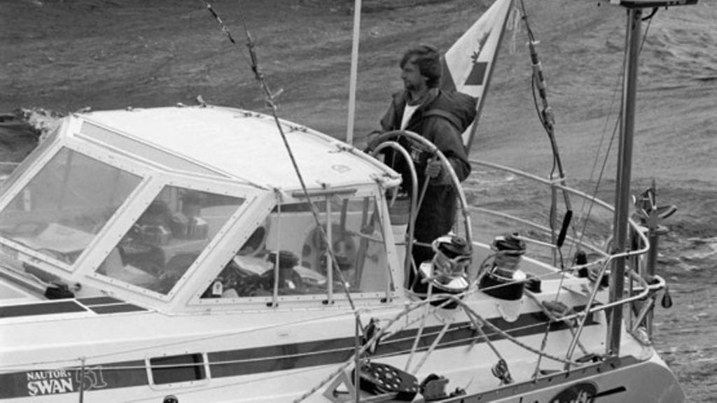 Hjallis saapumassa Helsinkiin huiman purjehduksensa päätteeksi vuonna 1987.