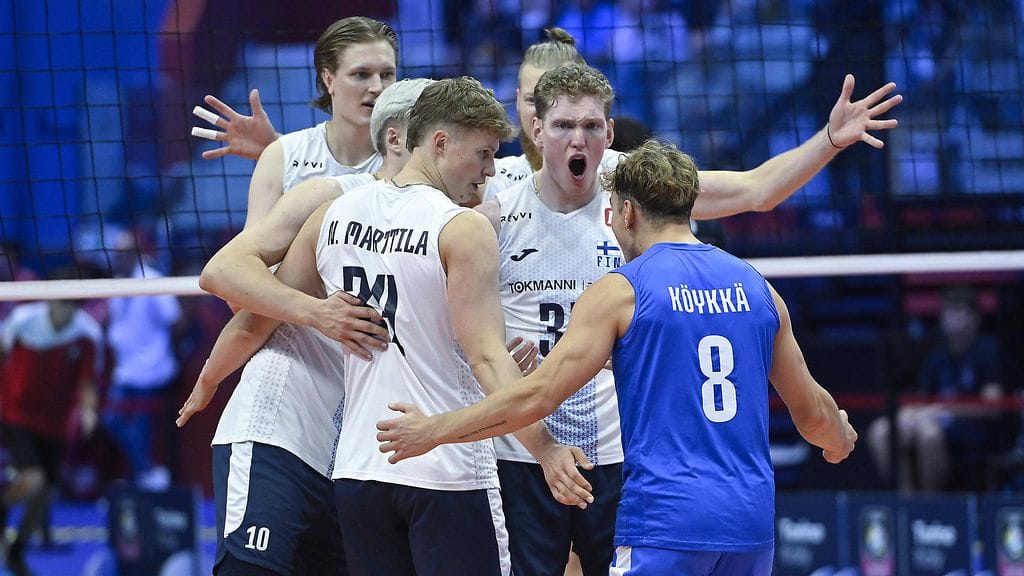Suomen miesten lentopallomaajoukkue on parhaillaan FIVB:n maailmanrankingin sijalla 16.