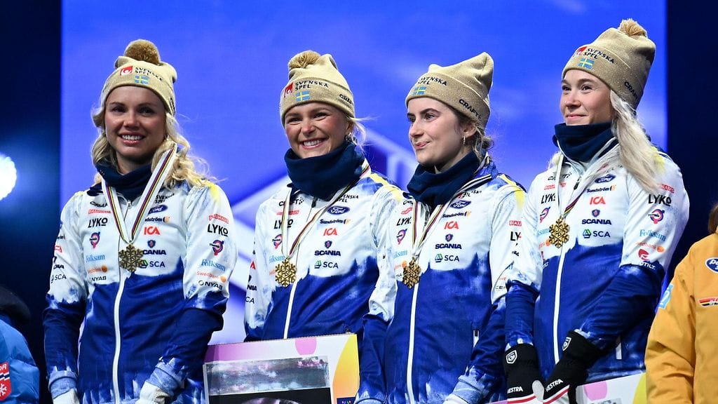 Emma Ribom (vas.) ja Ebba Andersson (toinen oikealta) eivät katso hyvällä FIS:n kaavailemaa uudistusta.