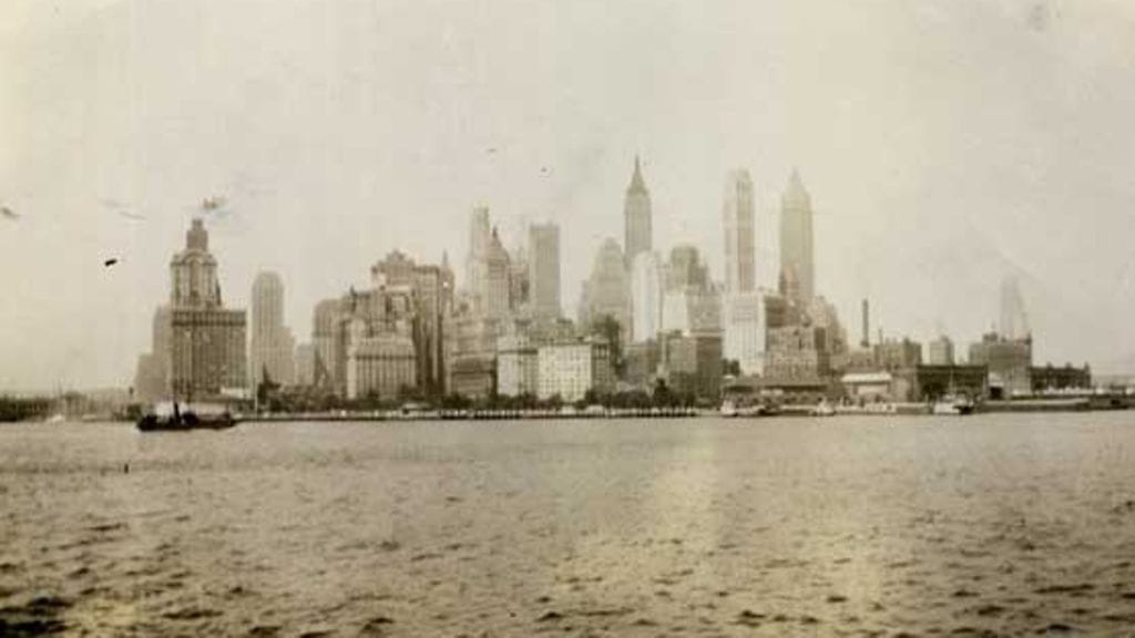 Manhattan mereltä päin.