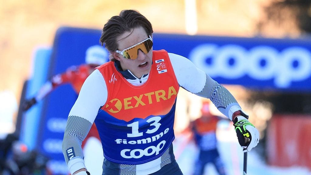 Savelii Korostelev kilpaili viime talvena maailmancupissa ja olympialaisissa. Tulevaksi kaudeksi kansainvälistä kilpailulupaa ei ole herunut.