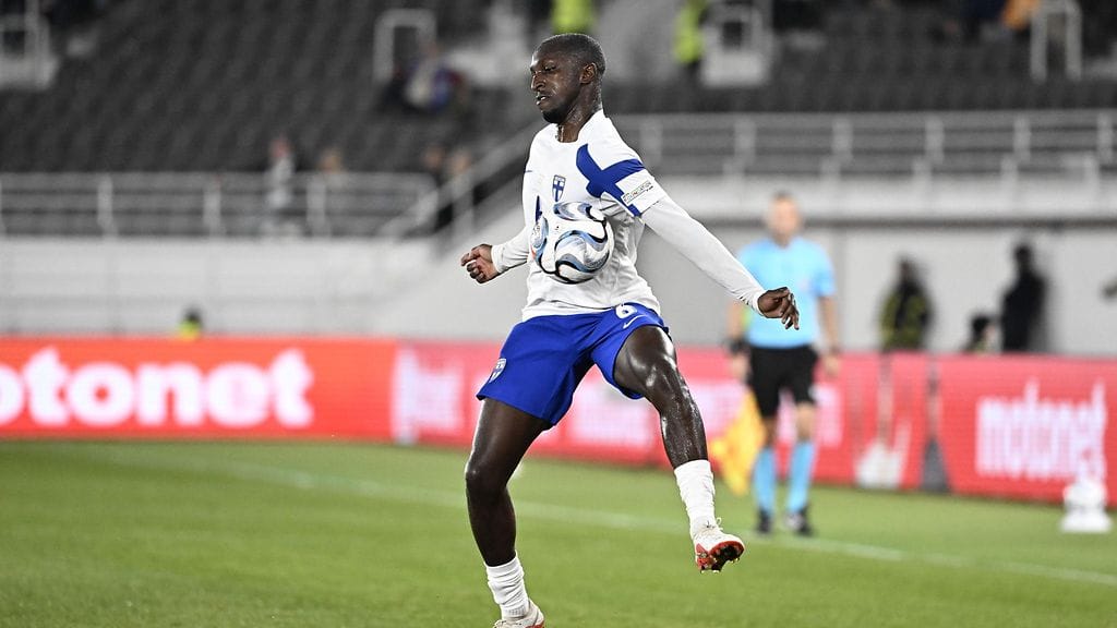 Glen Kamara joutui palaamaan seurajoukkueensa QPR:n käskystä Englantiin.