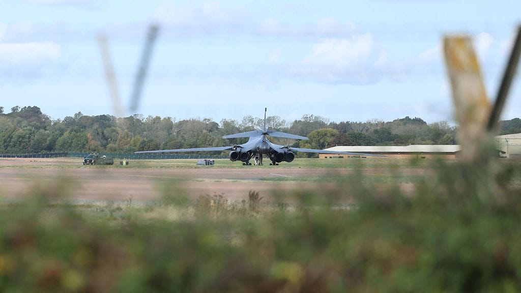 Yhdysvaltain B-1 Lancer -pommikone Fairfordin lentotukikohdassa 28. syyskuuta 2026.