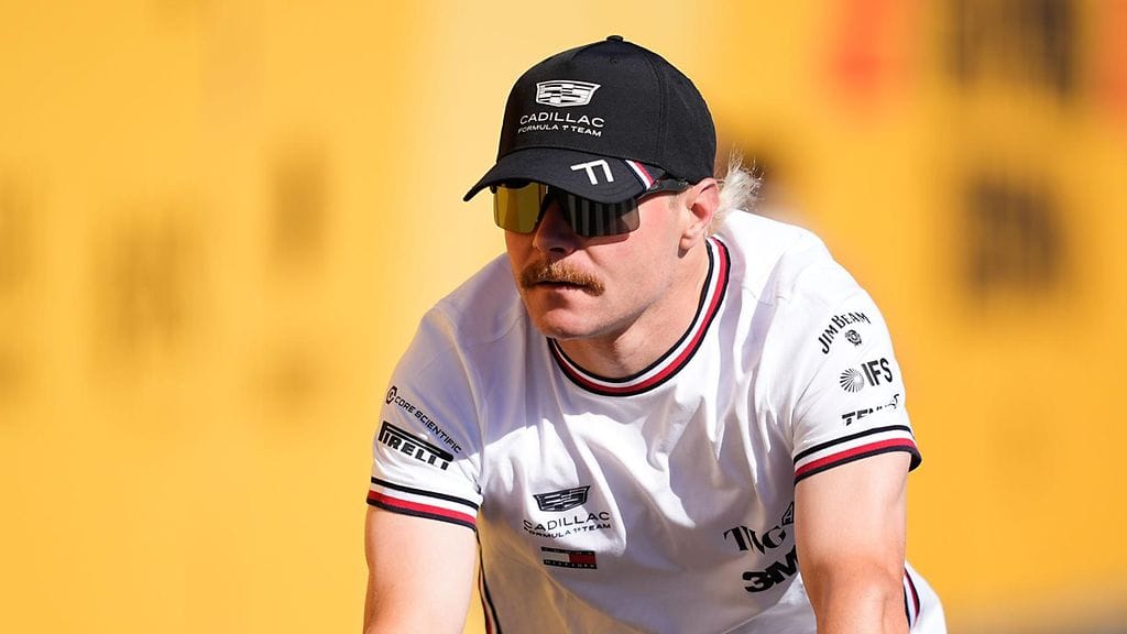 Valtteri Bottas nauttii pyöräilystä.