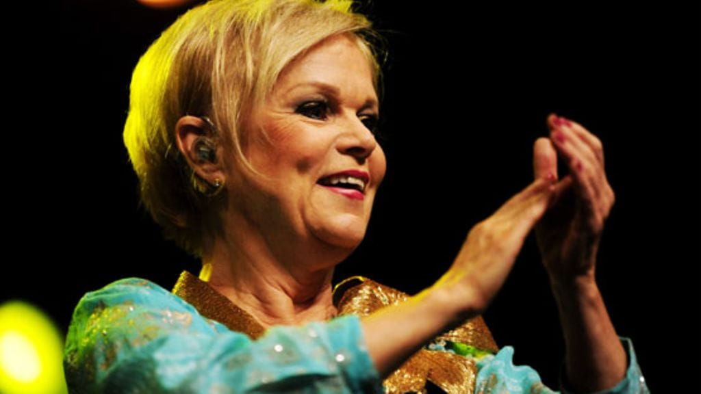 Katri Helenalla riittää energiaa lavoilla.