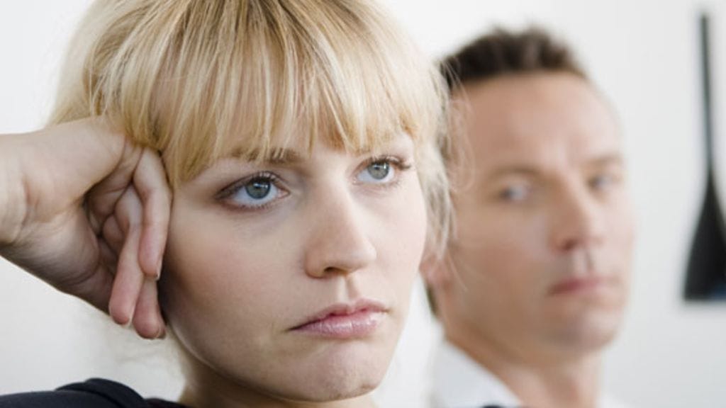 Matti ei jaksanut nousta vaimoaan vastaan, vaan tämä sai aina tahtonsa läpi. Kuvituskuva.