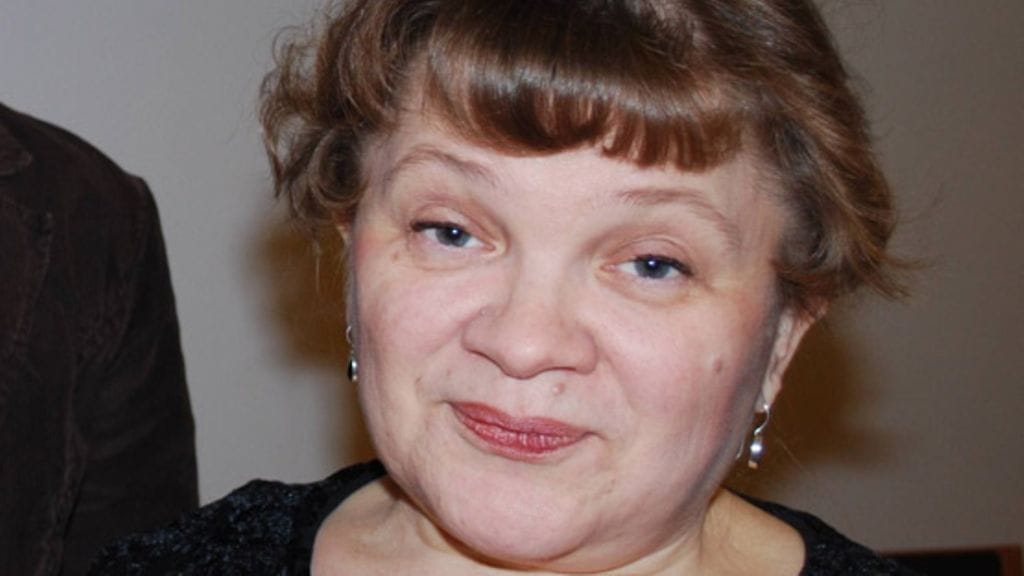 Pirkko Justander kärsii taudista, jonka vuoksi hänen luunsa ovat erityisen hauraat.