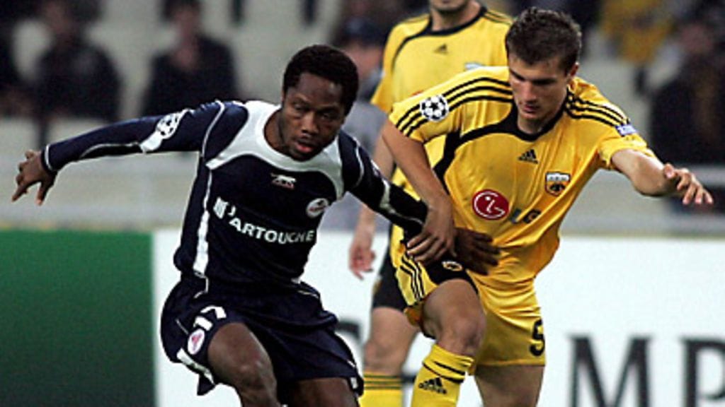 AEK:n Perparim Hetemaj (oik.) pelasi Mestarien liigaa syksyllä, kuva: EPA/Orestis Panagiotou