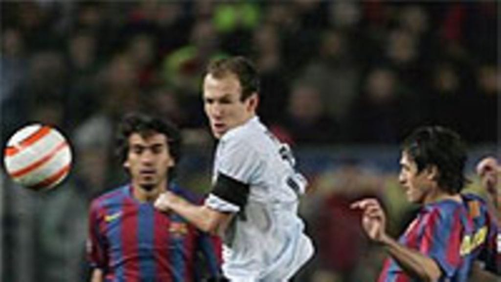 Barcelona v Chelsea, Arjen Robben; Edmilson, kuva: Phil Cole/Getty Images