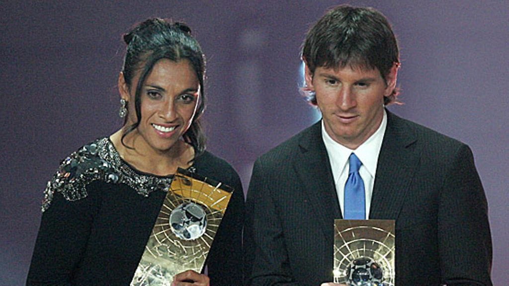 Marta ja Lionel Messi palkintoineen. Kuva: Pascal Muller/GETTY.