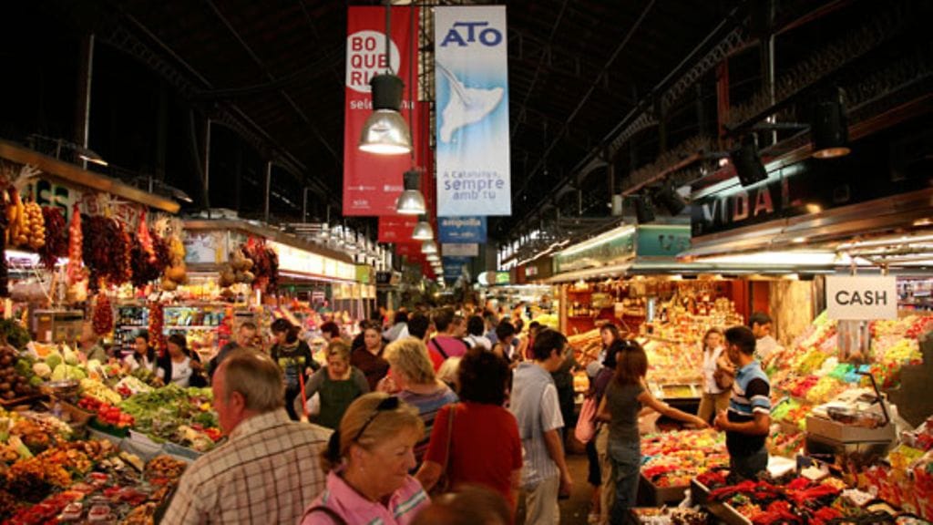 Espanjassa markkinoilla tekee ostokset edullisesti.