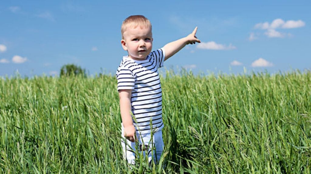 Lapsuus on koettu monella tavalla lukijoiden keskuudessa. Kuvituskuva.