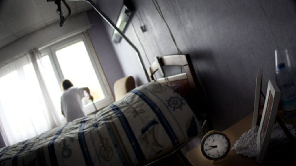 Keinot, joila mielisairaita ennen hoidettiin, eivät enää tunnu hyväksyttäviltä.